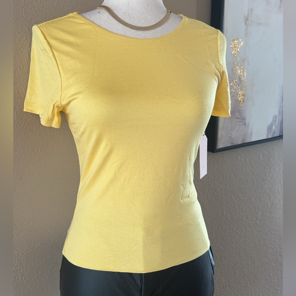 Yellow stretchy soft short sleeve top